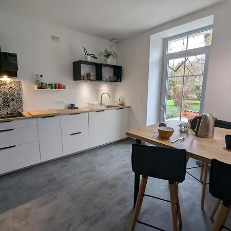 Spacieuse Avec Jardin Prive, Animaux Acceptes - Fr-1-653-276 * Saint-Claud