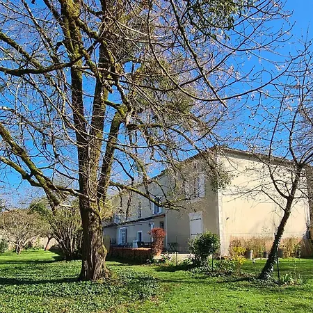 Spacieuse Avec Jardin Prive, Animaux Acceptes - Fr-1-653-276 *