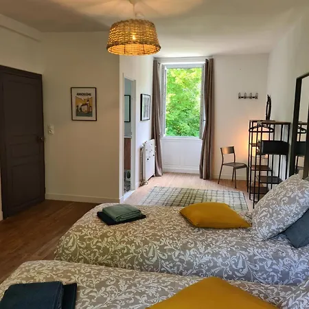 Spacieuse Avec Jardin Prive, Animaux Acceptes - Fr-1-653-276 Nyaraló