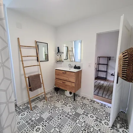 Spacieuse Avec Jardin Prive, Animaux Acceptes - Fr-1-653-276 * Saint-Claud