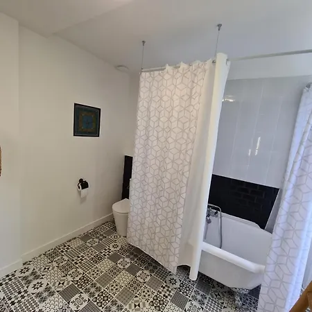Spacieuse Avec Jardin Prive, Animaux Acceptes - Fr-1-653-276 Nyaraló