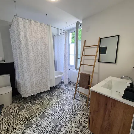 Spacieuse Avec Jardin Prive, Animaux Acceptes - Fr-1-653-276 * Saint-Claud