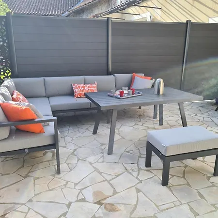 Spacieuse Avec Jardin Prive, Animaux Acceptes - Fr-1-653-276 *