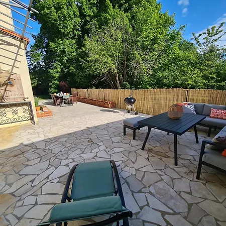 Holiday home Spacieuse Avec Jardin Prive, Animaux Acceptes - Fr-1-653-276 Saint-Claud
