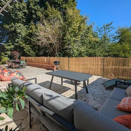 Spacieuse Avec Jardin Prive, Animaux Acceptes - Fr-1-653-276 Saint-Claud